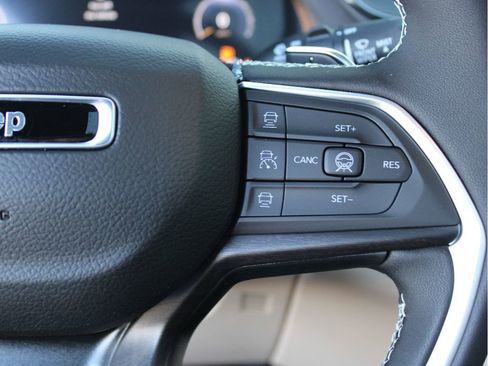 New 2026 Jeep Grand Cherokee Limited AWD/4WD image 16