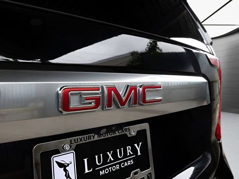 Used 2021 GMC Yukon XL Denali w/ Denali Premium Package AWD/4WD image 19