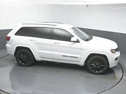Used 2019 Jeep Grand Cherokee Altitude image 49