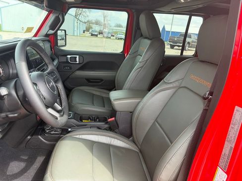 Used 2025 Jeep Gladiator Mojave image 10