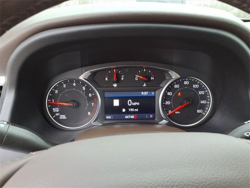 Used 2022 GMC Acadia SLT w/ Preferred Package image 11