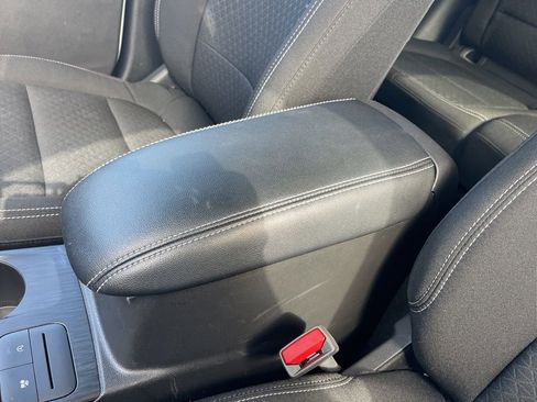 Used 2025 Ford Escape Active AWD/4WD image 17