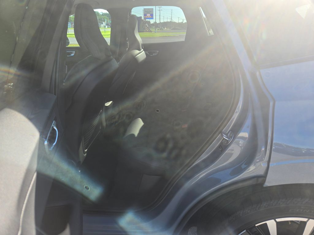 Used 2024 Volvo XC60 B5 Plus AWD/4WD image 8