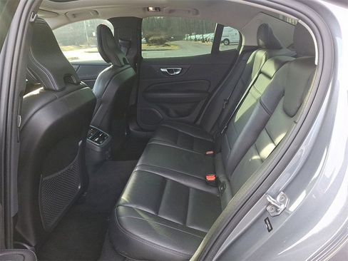 Used 2021 Volvo S60 T5 Inscription image 10