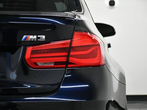 Used 2018 BMW M3 RWD image 16