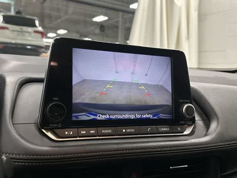 Used 2024 Nissan Rogue SV AWD/4WD image 23