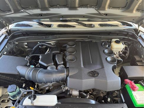 Used 2011 Toyota FJ Cruiser 4WD w/ Upgrade Pkg image 9