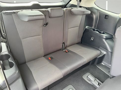 Used 2024 Toyota Highlander LE image 29