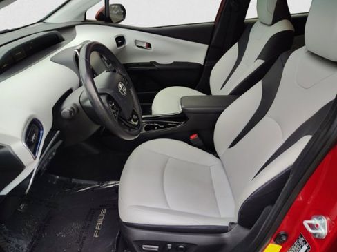 Used 2022 Toyota Prius Limited w/ Premium Convenience Package image 11