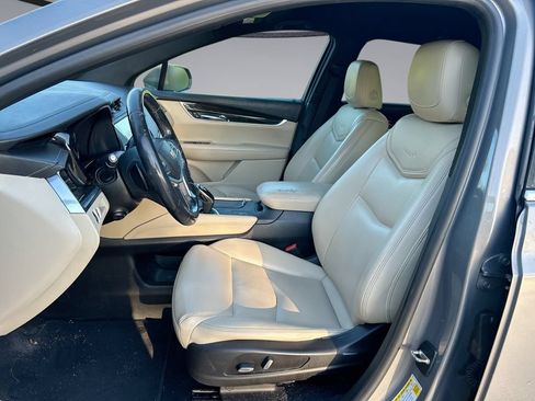 Used 2017 Cadillac XT5 FWD image 11