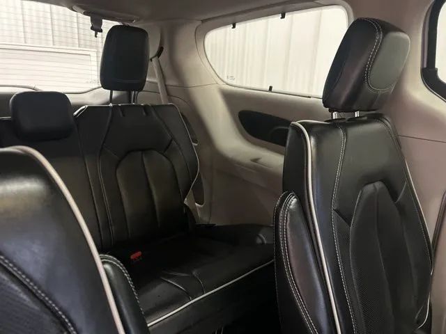 Used 2024 Chrysler Pacifica Limited FWD image 18