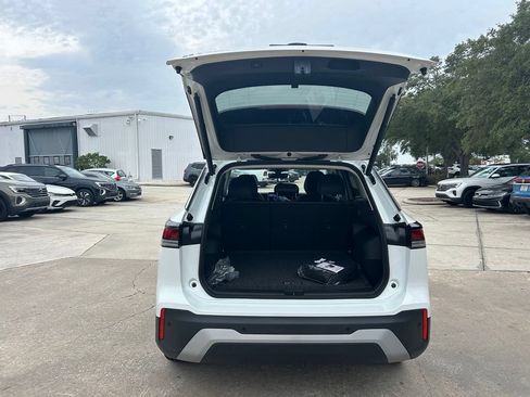 New 2026 Volkswagen Tiguan SE FWD image 34