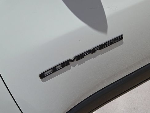 Used 2025 Jeep Compass Trailhawk AWD/4WD image 12