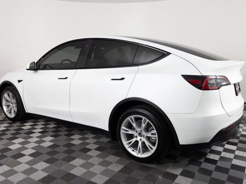 Used 2023 Tesla Model Y Long Range AWD/4WD image 4