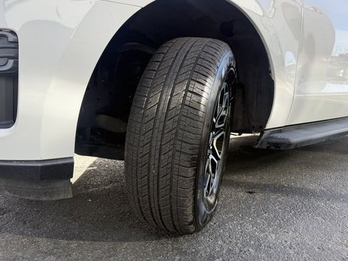 Used 2024 Ford Expedition Max XLT image 33