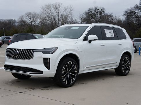 New 2025 Volvo XC90 T8 Plus w/ Protection Package Premier image 2