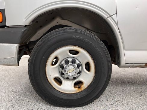 Used 2010 Chevrolet Express 2500 LT w/ LT Preferred Equipment Group RWD image 24