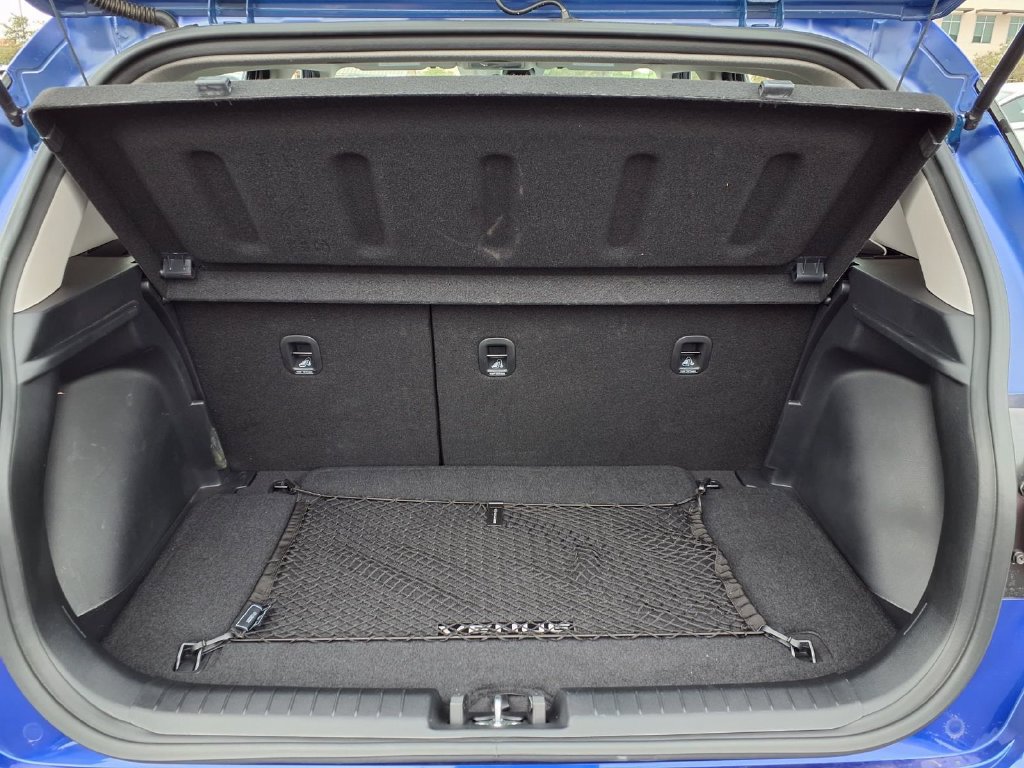 Used 2025 Hyundai Venue Limited FWD image 10
