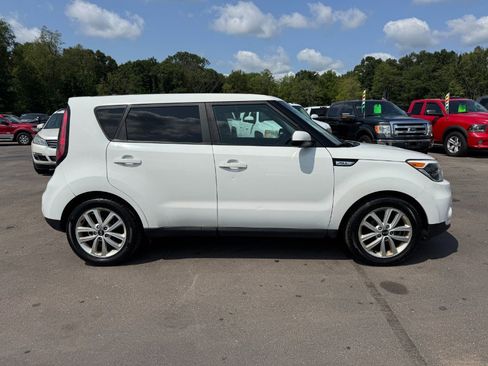 Used 2018 Kia Soul + FWD image 6