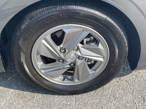 Certified 2025 Hyundai Elantra SE w/ Cargo Package FWD image 9