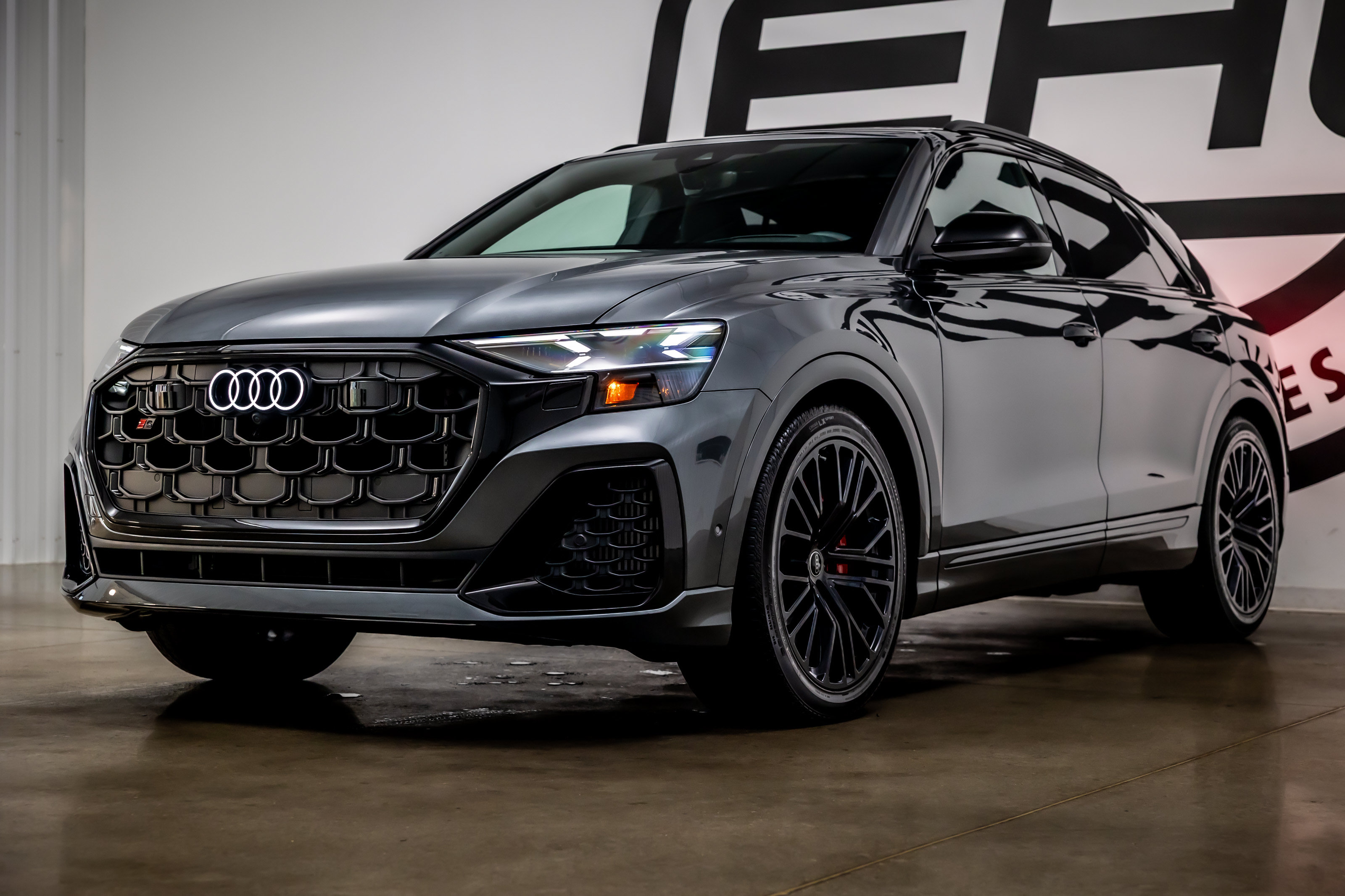 Used 2026 Audi SQ8 Prestige AWD/4WD image 27