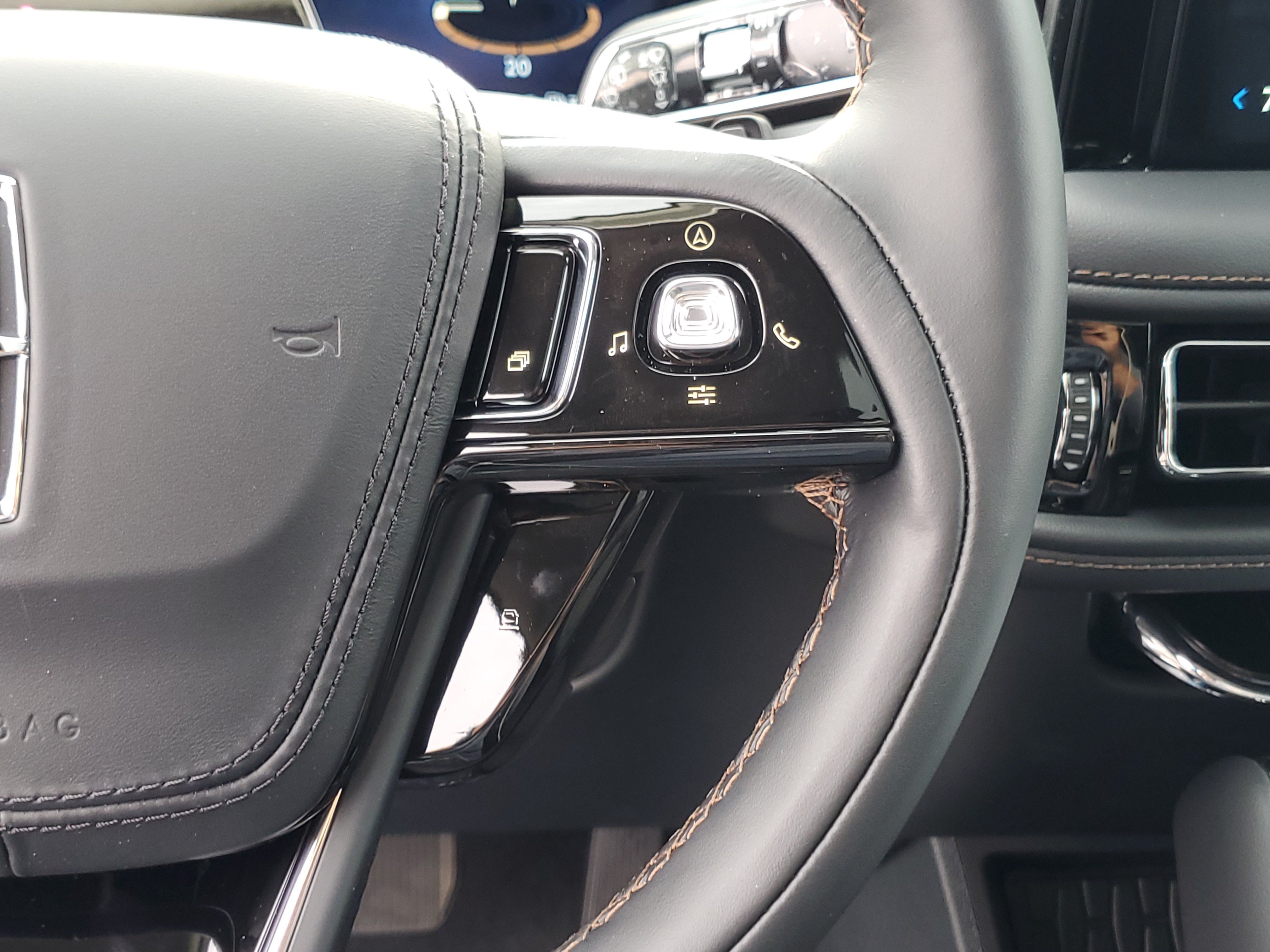 New 2027 Lincoln Aviator Reserve w/ Jet Appearance Package AWD/4WD image 17