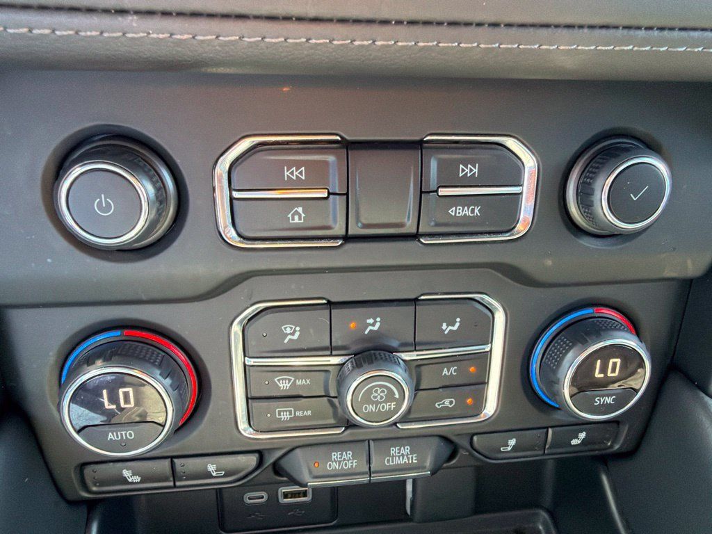 Used 2024 Chevrolet Tahoe LT AWD/4WD image 24