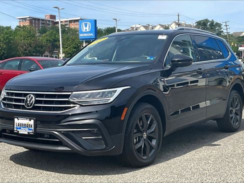 Used 2022 Volkswagen Tiguan SE w/ Panoramic Sunroof Package AWD/4WD image 1