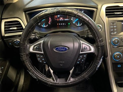 Used 2017 Ford Fusion SE image 19