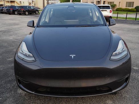 Used 2022 Tesla Model Y Long Range AWD/4WD image 2