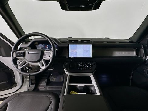 Used 2025 Land Rover Defender 130 X-Dynamic SE AWD/4WD image 15