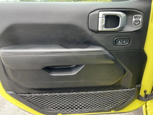 Used 2023 Jeep Gladiator Overland image 13