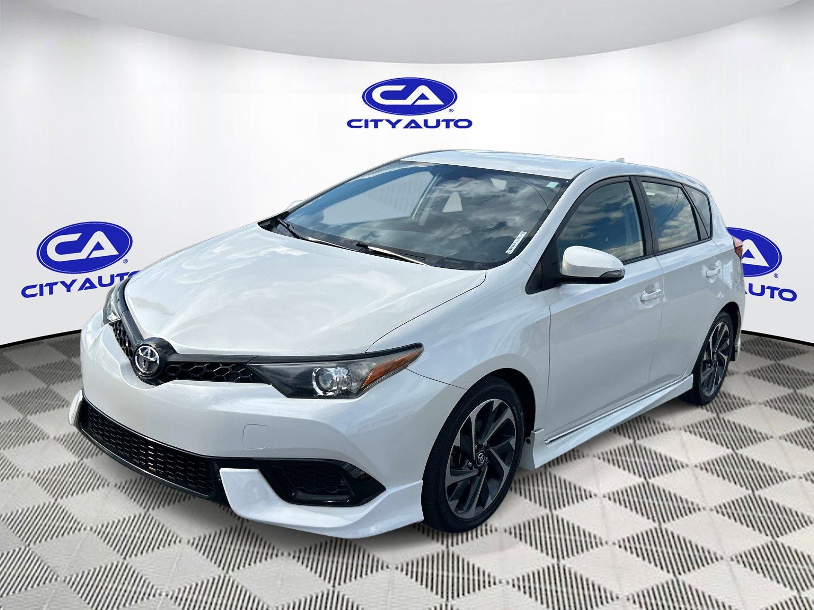 Used 2017 Toyota Corolla iM w/ All-Weather Mat Package FWD image 9
