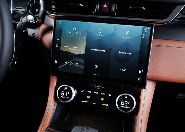 Certified 2025 Jaguar F-PACE R-Dynamic S AWD/4WD image 14