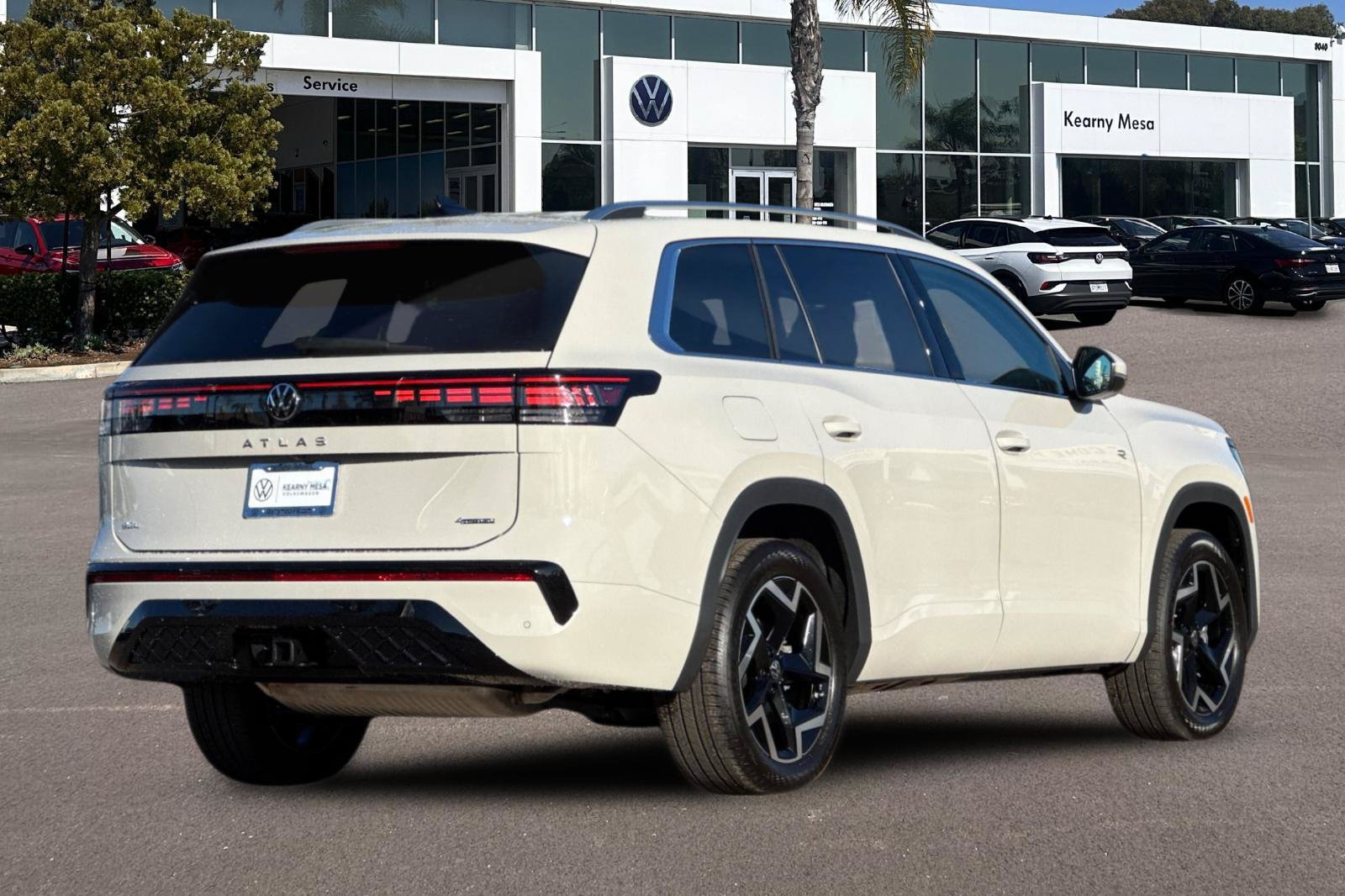 New 2027 Volkswagen Atlas SEL R-Line AWD/4WD image 4