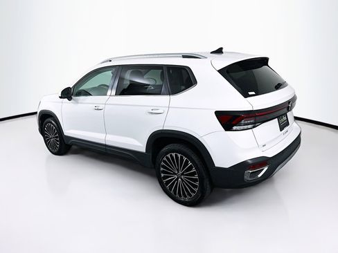 Used 2025 Volkswagen Taos SE image 5