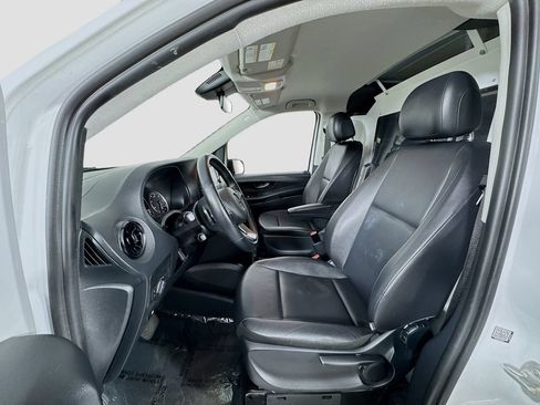 Used 2022 Mercedes-Benz Metris image 12