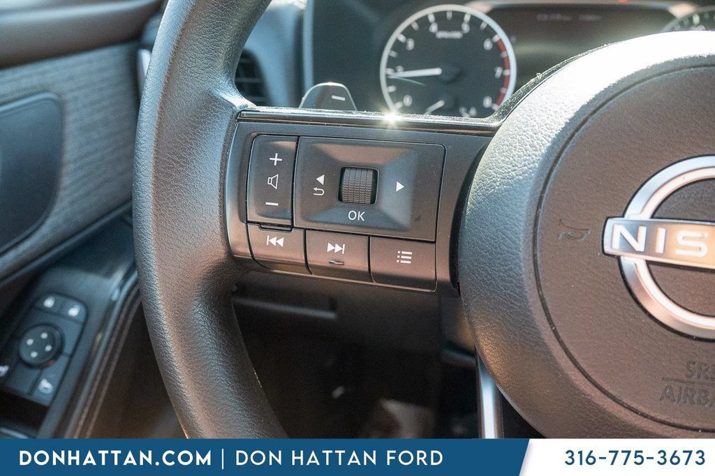 Used 2022 Nissan Rogue SV AWD/4WD image 13