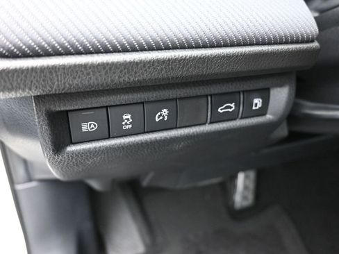 Used 2025 Toyota Camry SE image 13