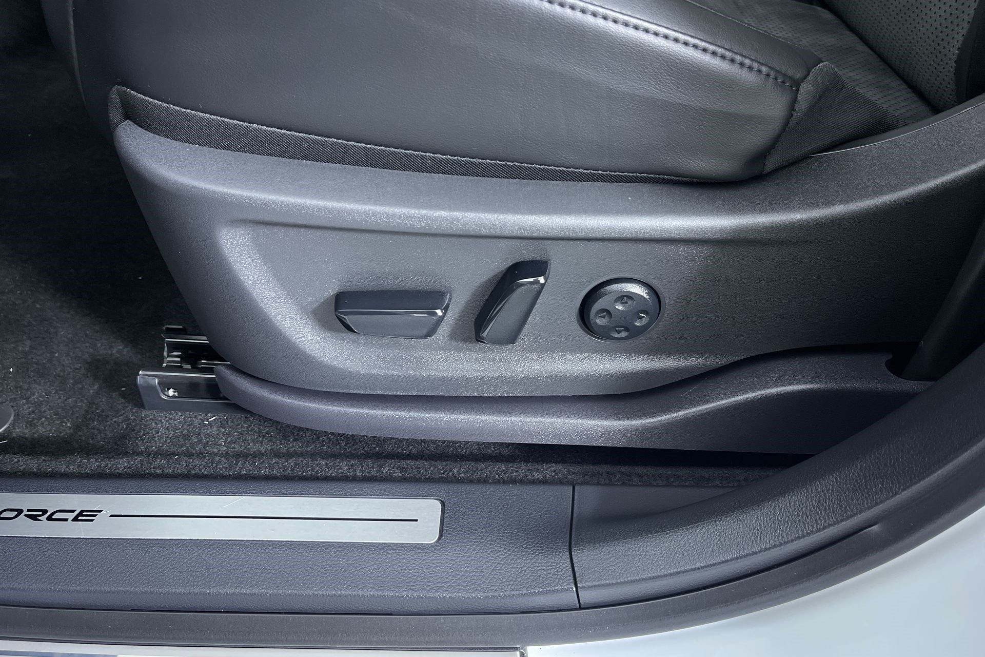 Certified 2024 Nissan Ariya AWD image 13