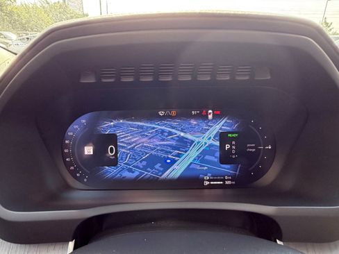 Certified 2025 Volvo XC90 T8 Ultra AWD/4WD image 16
