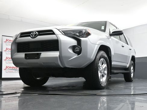 Used 2024 Toyota 4Runner SR5 AWD/4WD image 36