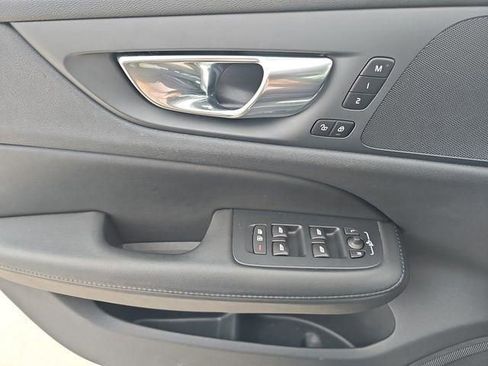 Used 2025 Volvo V60 B5 Cross Country Plus image 39