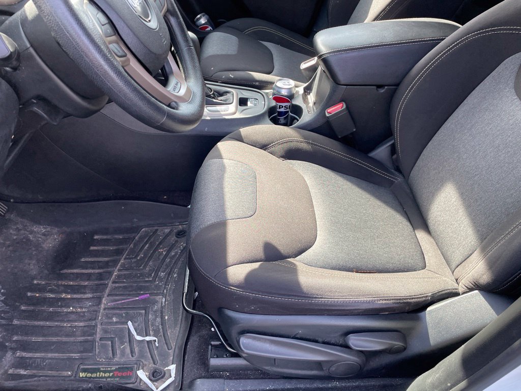Used 2017 Jeep Cherokee Sport FWD image 19