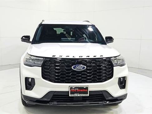 Used 2025 Ford Explorer ST-Line RWD image 2