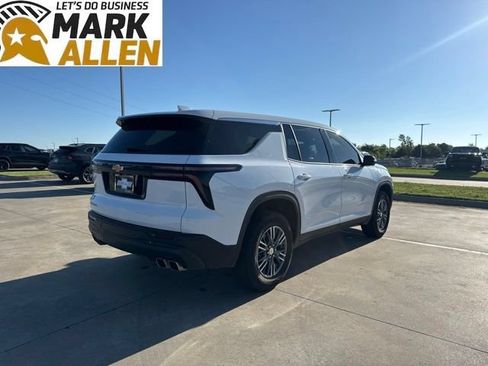 Used 2024 Chevrolet Traverse LS FWD image 5