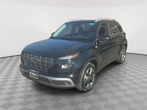 Used 2025 Hyundai Venue SEL image 3