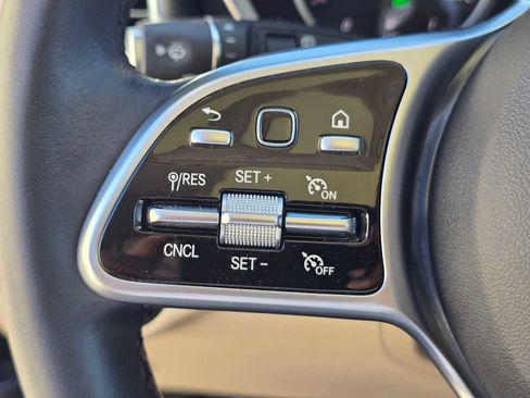 Used 2021 Mercedes-Benz GLC 300 4MATIC image 32