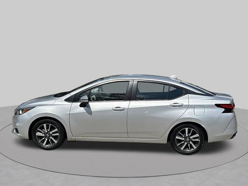 Used 2021 Nissan Versa SV FWD image 2