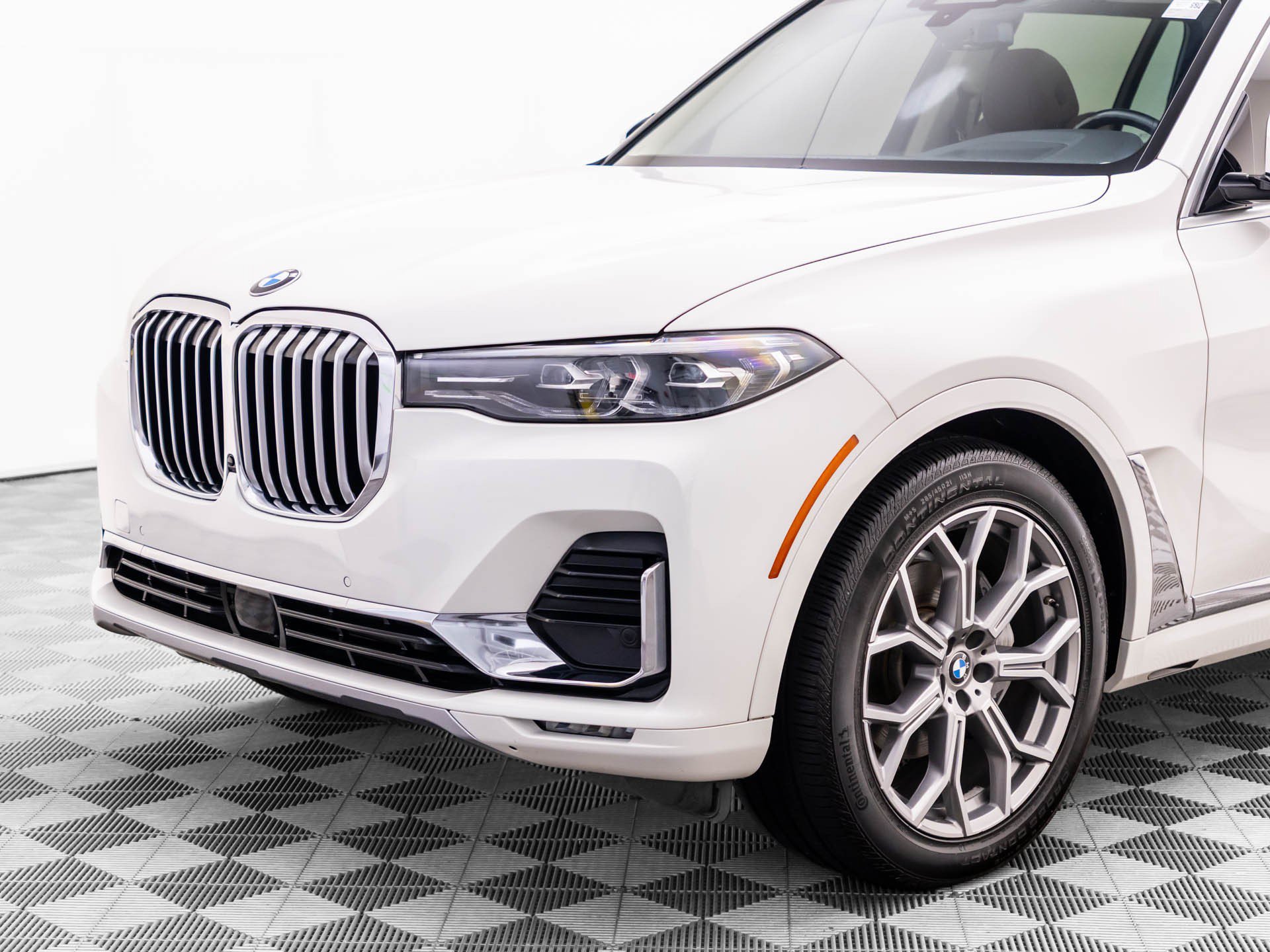 Used 2020 BMW X7 xDrive40i w/ Premium Package AWD/4WD image 39